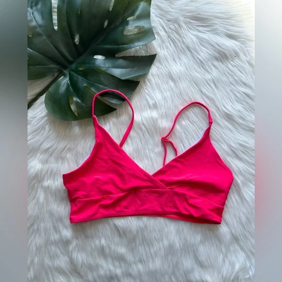 ⭐️ Gorgeous Pink Bikini Top - Picture 3 of 6